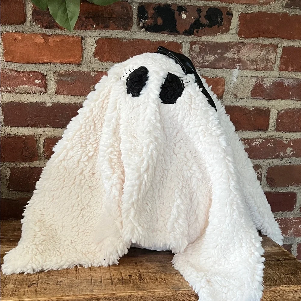 Mrs Gus the ghost pottery barn